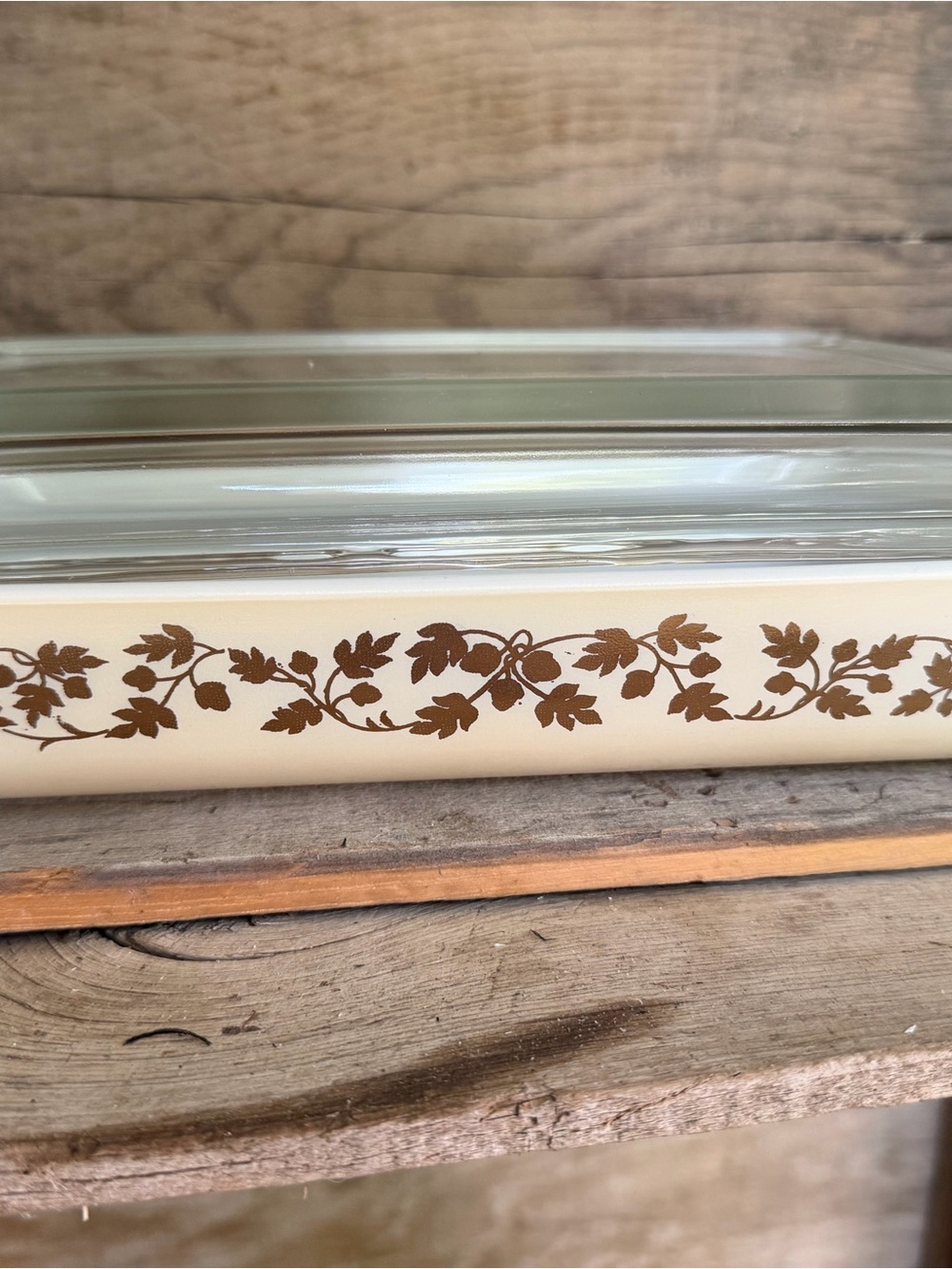 RARE Vintage Pyrex Acorn Space Saver 548